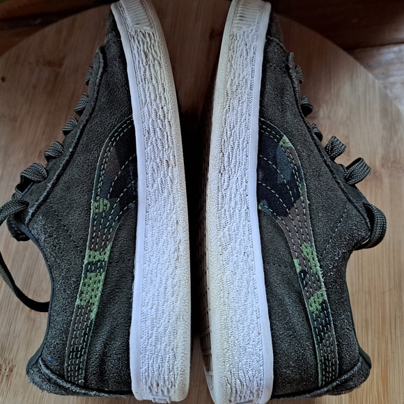 Puma Sneakers, Kid Size 13, Green Camouflage, Suede Low Tops, Skateboard Shoes - Picture 6 of 12